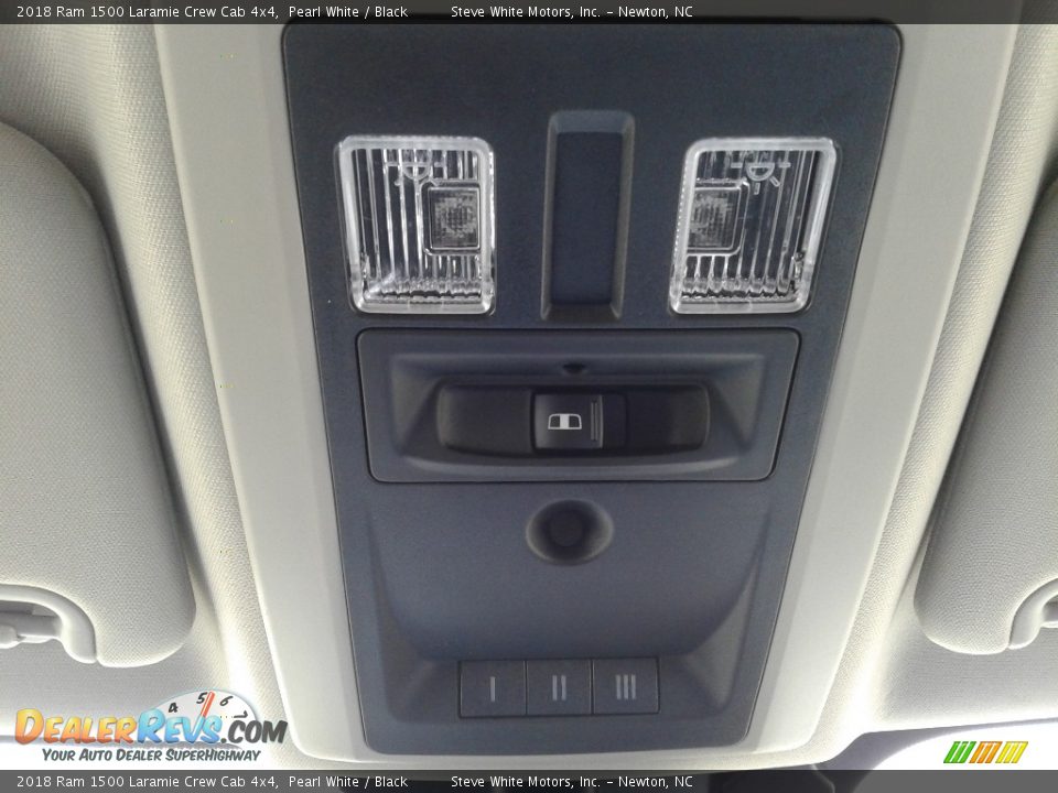 2018 Ram 1500 Laramie Crew Cab 4x4 Pearl White / Black Photo #29