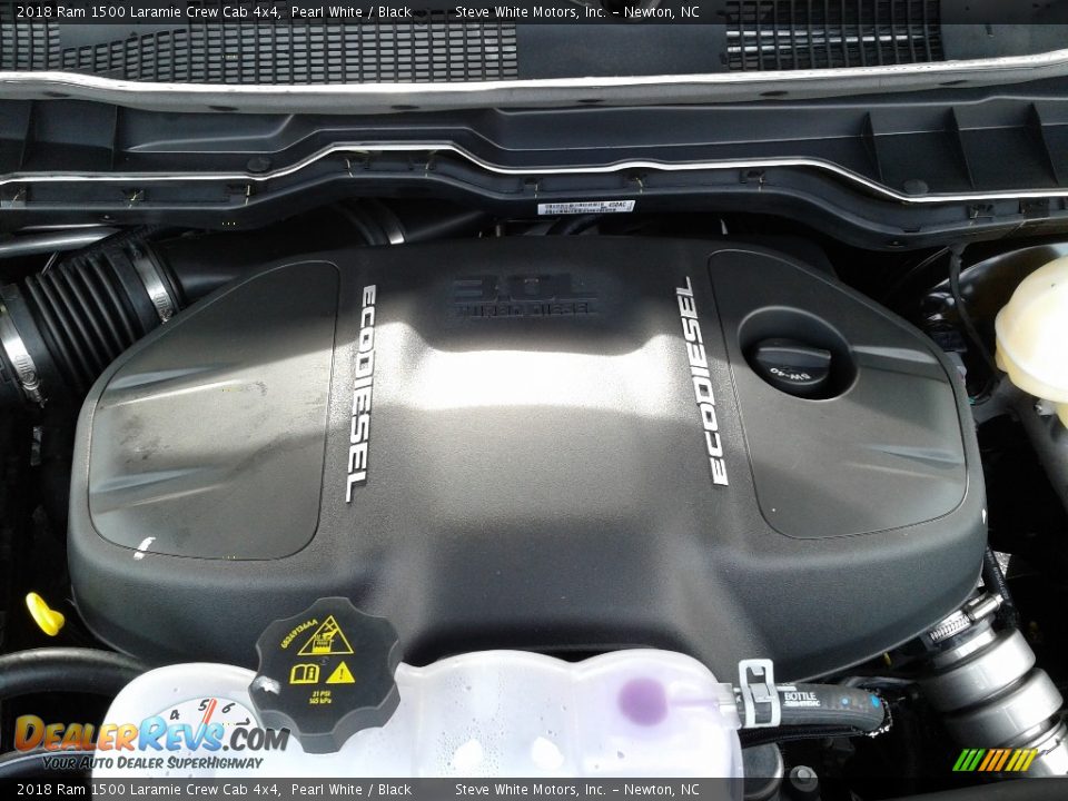 2018 Ram 1500 Laramie Crew Cab 4x4 Pearl White / Black Photo #32