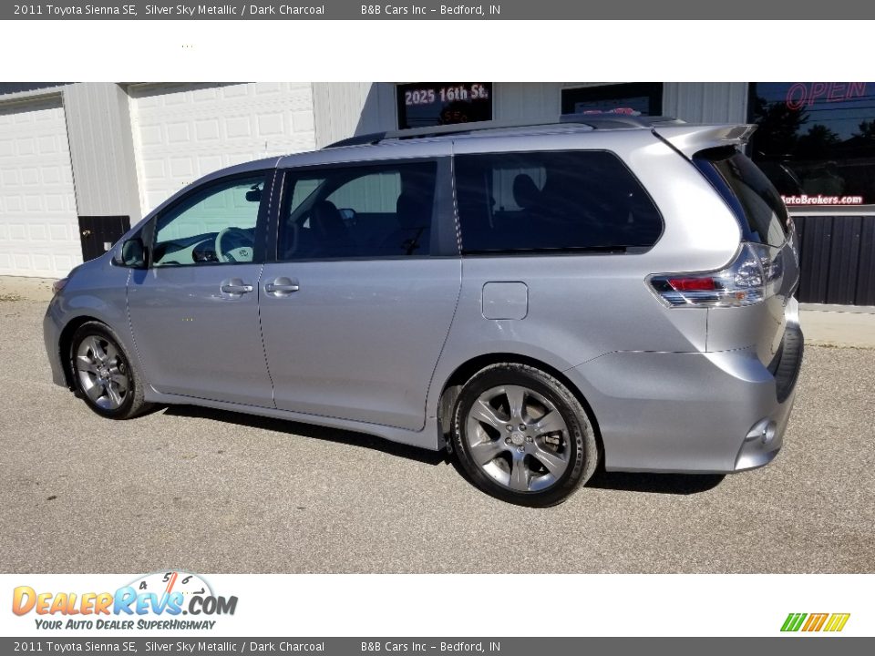 2011 Toyota Sienna SE Silver Sky Metallic / Dark Charcoal Photo #4