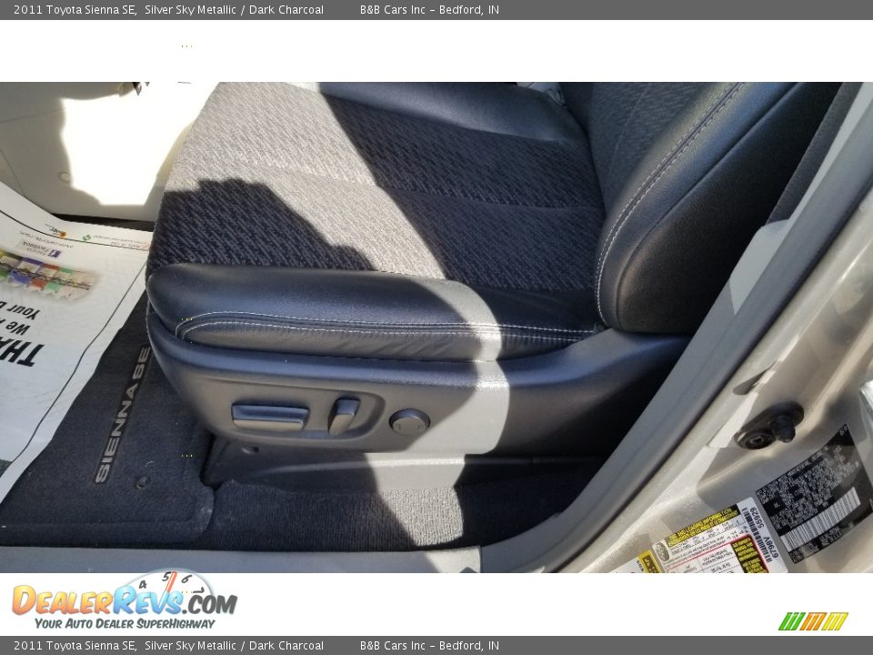 2011 Toyota Sienna SE Silver Sky Metallic / Dark Charcoal Photo #12