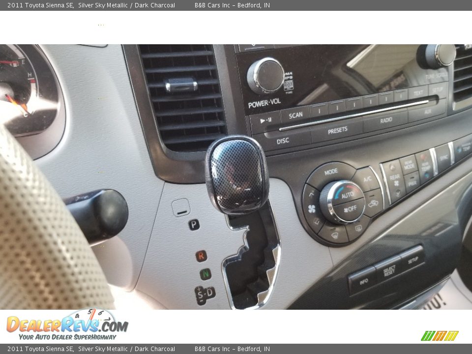 2011 Toyota Sienna SE Silver Sky Metallic / Dark Charcoal Photo #16