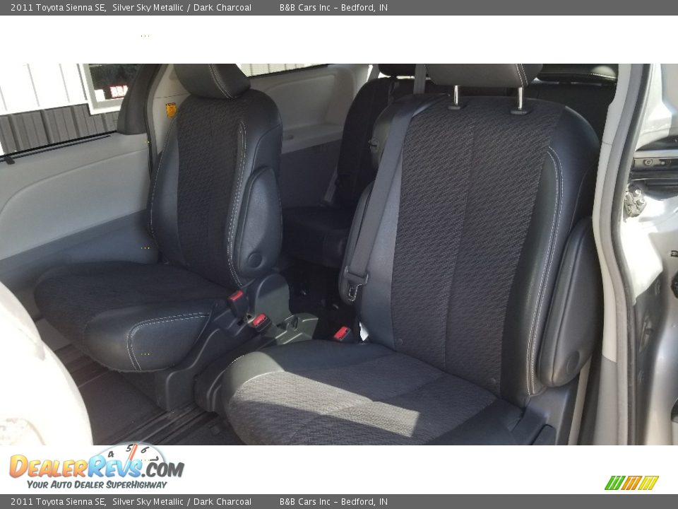 2011 Toyota Sienna SE Silver Sky Metallic / Dark Charcoal Photo #17