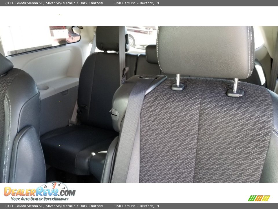 2011 Toyota Sienna SE Silver Sky Metallic / Dark Charcoal Photo #18