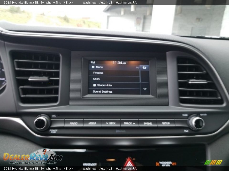 Controls of 2019 Hyundai Elantra SE Photo #13