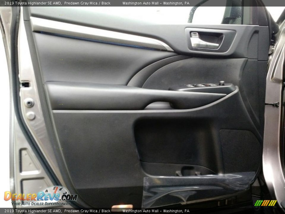 Door Panel of 2019 Toyota Highlander SE AWD Photo #7