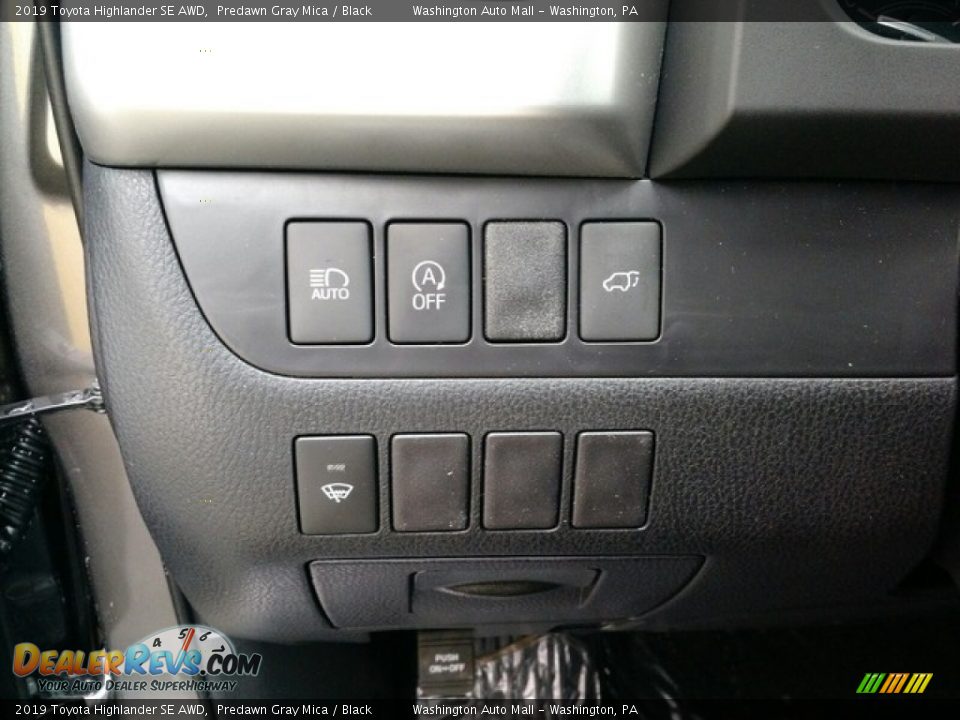 Controls of 2019 Toyota Highlander SE AWD Photo #8