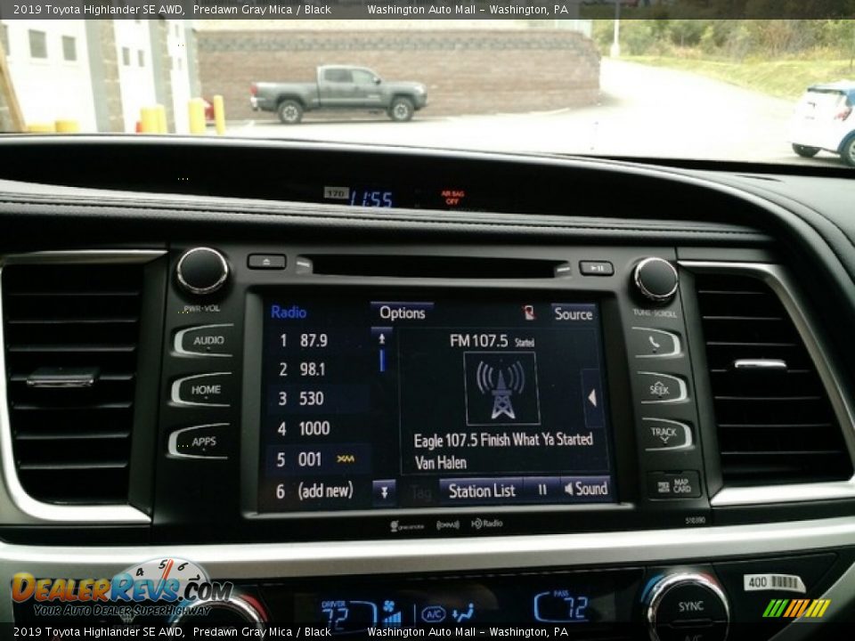 Controls of 2019 Toyota Highlander SE AWD Photo #12