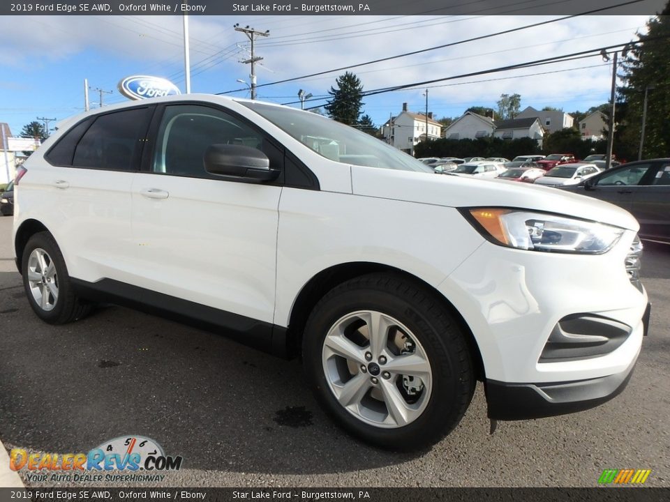 Front 3/4 View of 2019 Ford Edge SE AWD Photo #3
