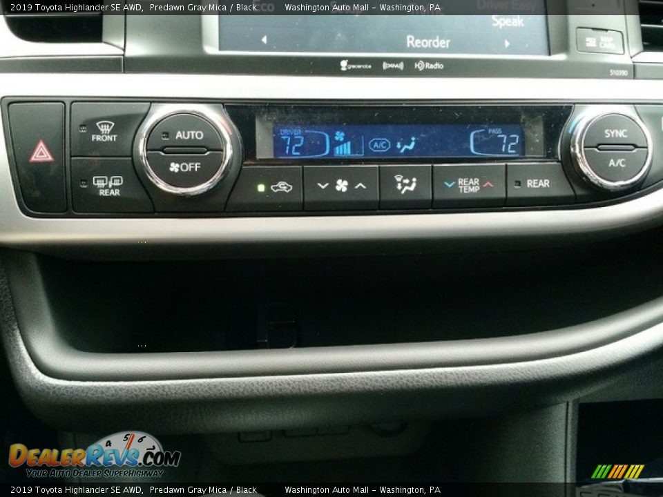 Controls of 2019 Toyota Highlander SE AWD Photo #15