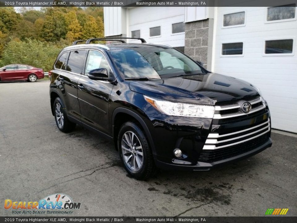 Front 3/4 View of 2019 Toyota Highlander XLE AWD Photo #1