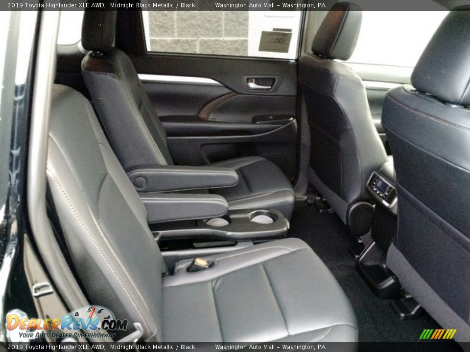 Rear Seat of 2019 Toyota Highlander XLE AWD Photo #23