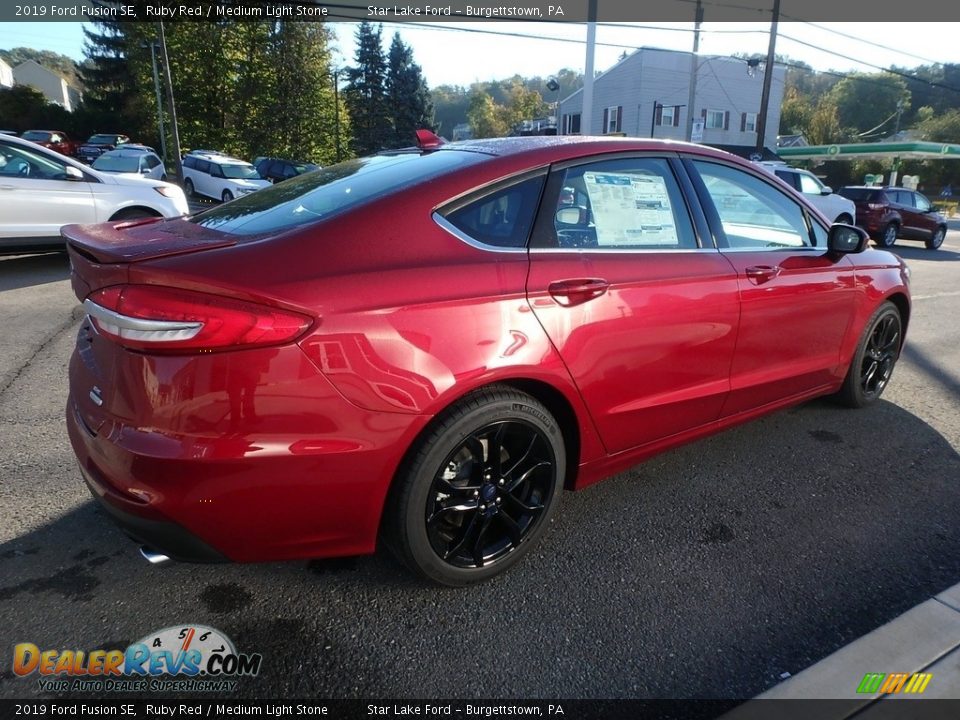 2019 Ford Fusion SE Ruby Red / Medium Light Stone Photo #5