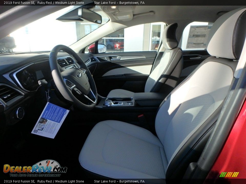 Front Seat of 2019 Ford Fusion SE Photo #9