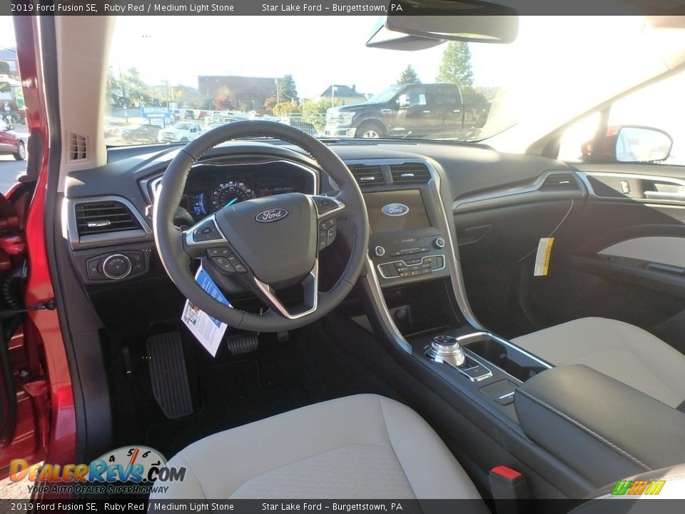 Medium Light Stone Interior - 2019 Ford Fusion SE Photo #11