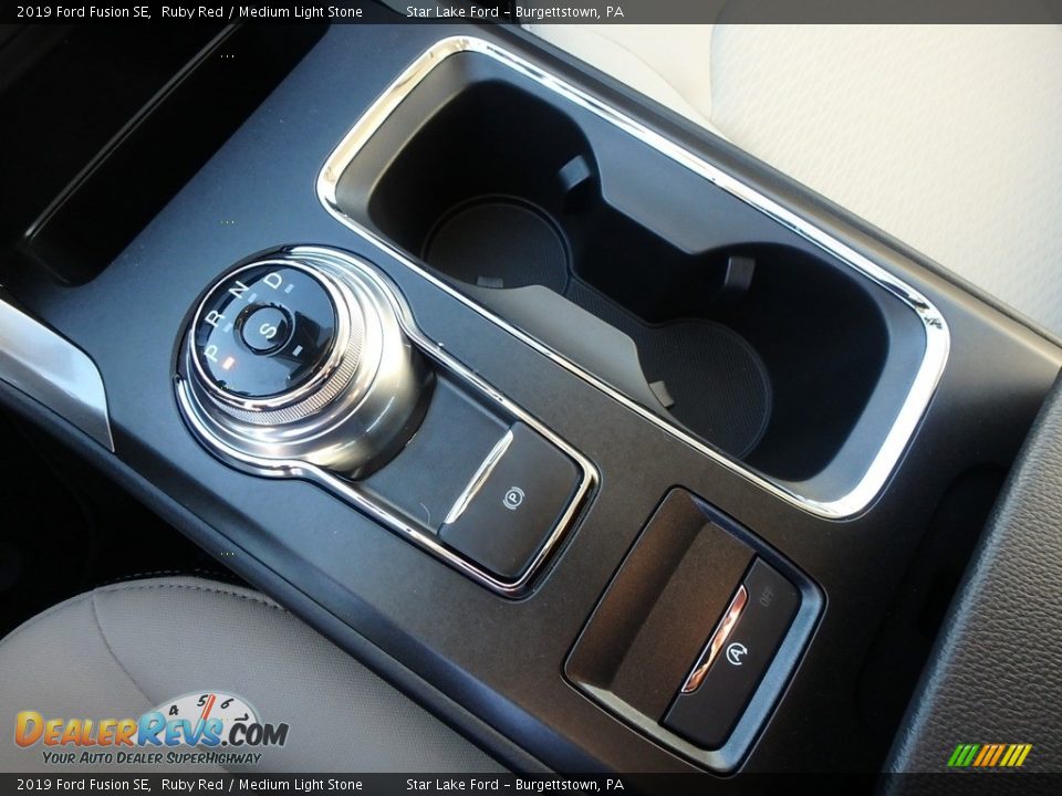2019 Ford Fusion SE Shifter Photo #17