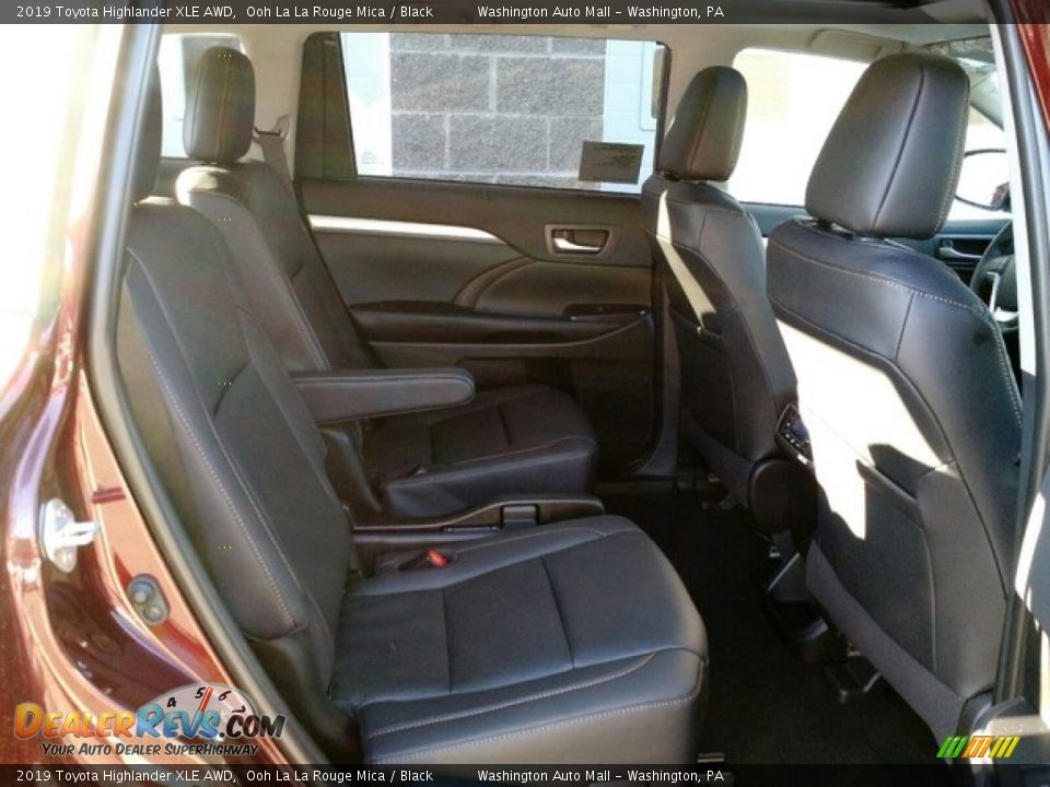Rear Seat of 2019 Toyota Highlander XLE AWD Photo #19