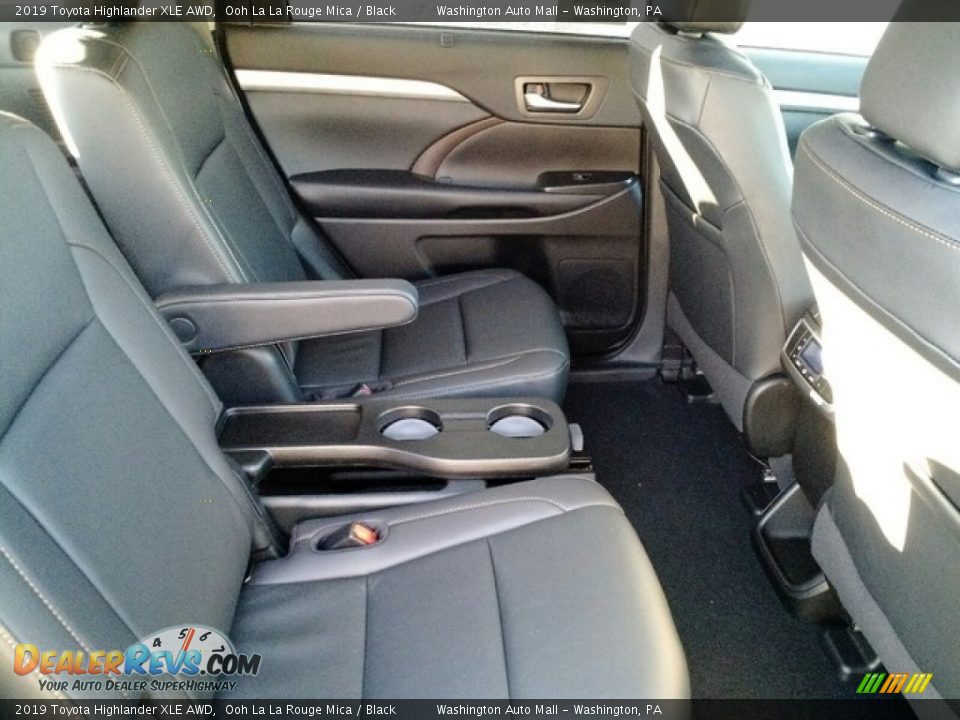Rear Seat of 2019 Toyota Highlander XLE AWD Photo #20