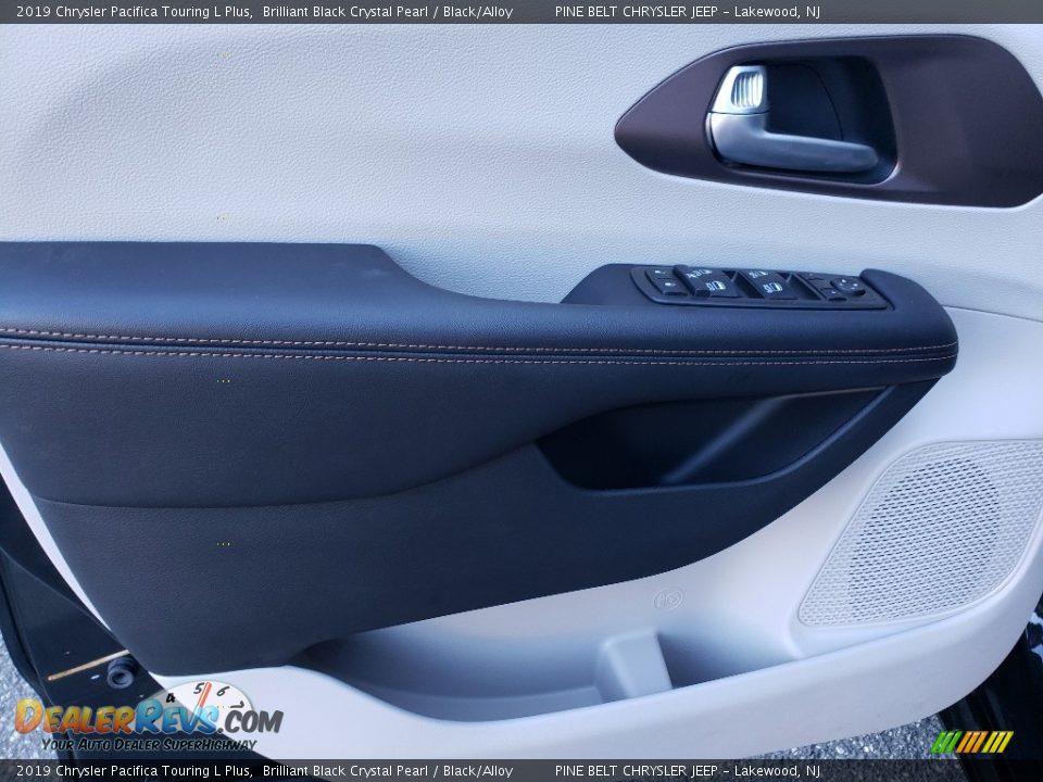 2019 Chrysler Pacifica Touring L Plus Brilliant Black Crystal Pearl / Black/Alloy Photo #8