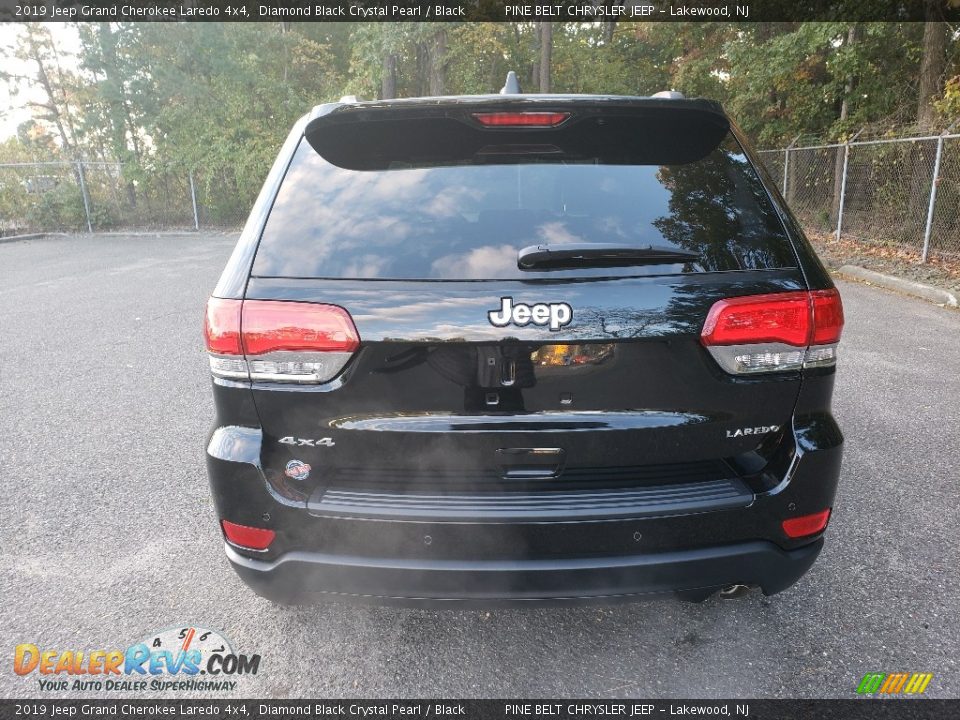 2019 Jeep Grand Cherokee Laredo 4x4 Diamond Black Crystal Pearl / Black Photo #5