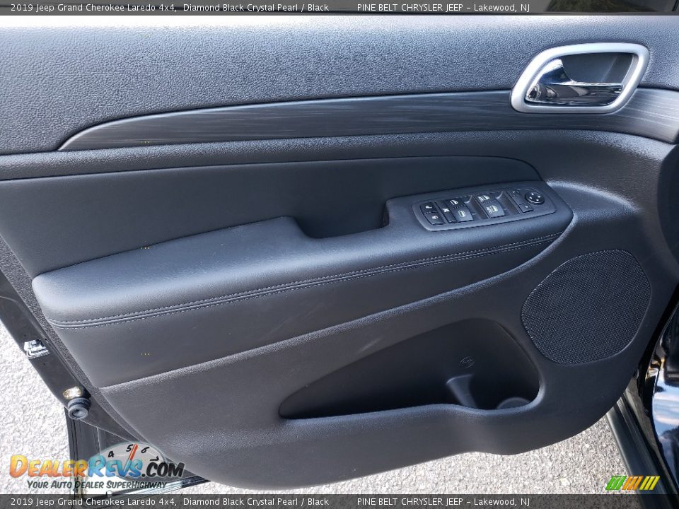2019 Jeep Grand Cherokee Laredo 4x4 Diamond Black Crystal Pearl / Black Photo #8