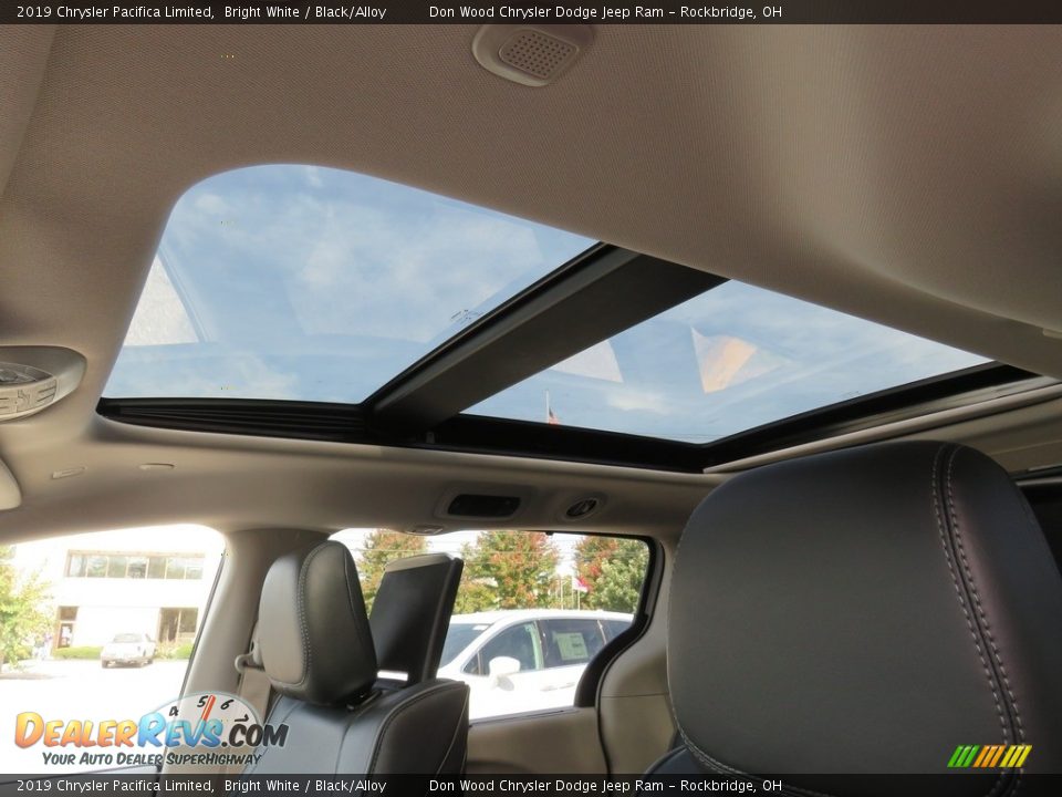 Sunroof of 2019 Chrysler Pacifica Limited Photo #2