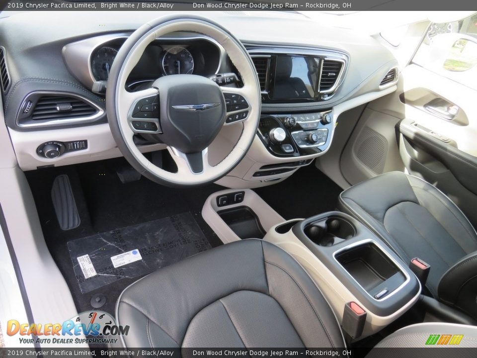 Black/Alloy Interior - 2019 Chrysler Pacifica Limited Photo #24