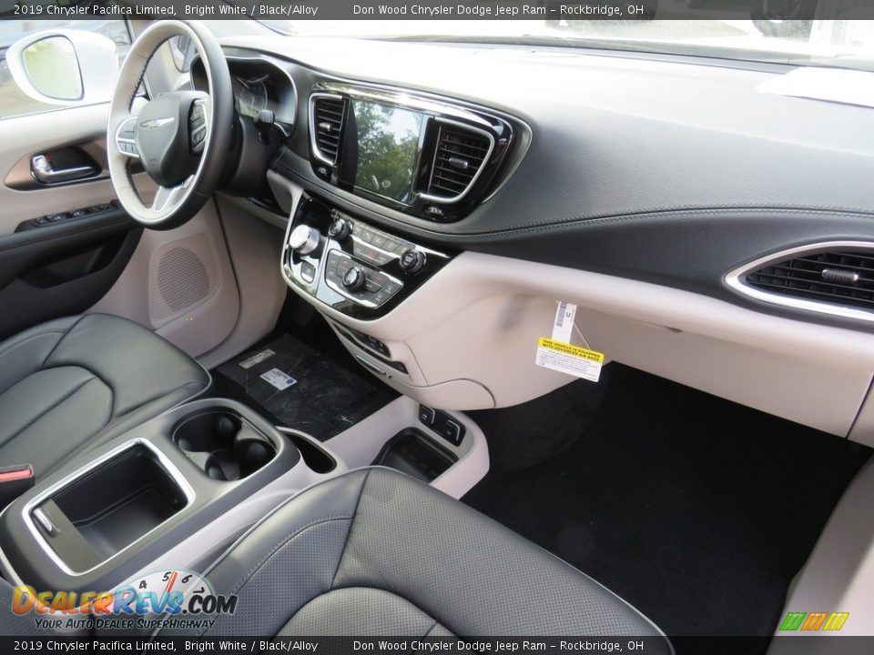 Dashboard of 2019 Chrysler Pacifica Limited Photo #35
