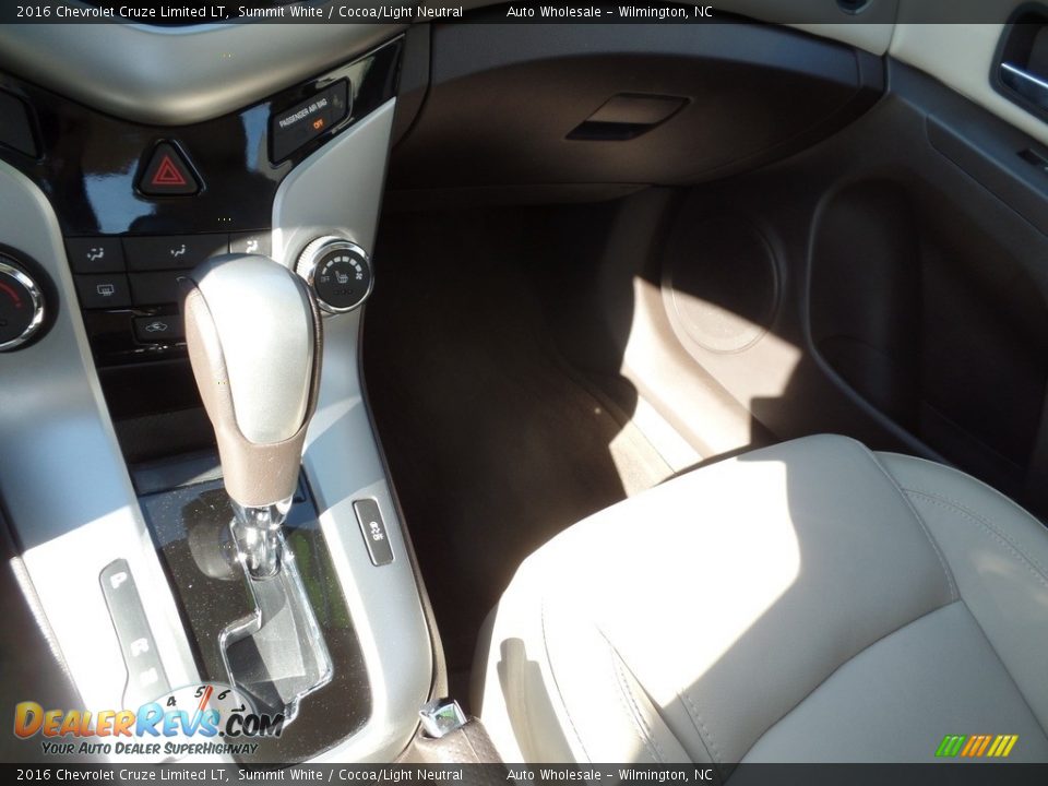 2016 Chevrolet Cruze Limited LT Summit White / Cocoa/Light Neutral Photo #20