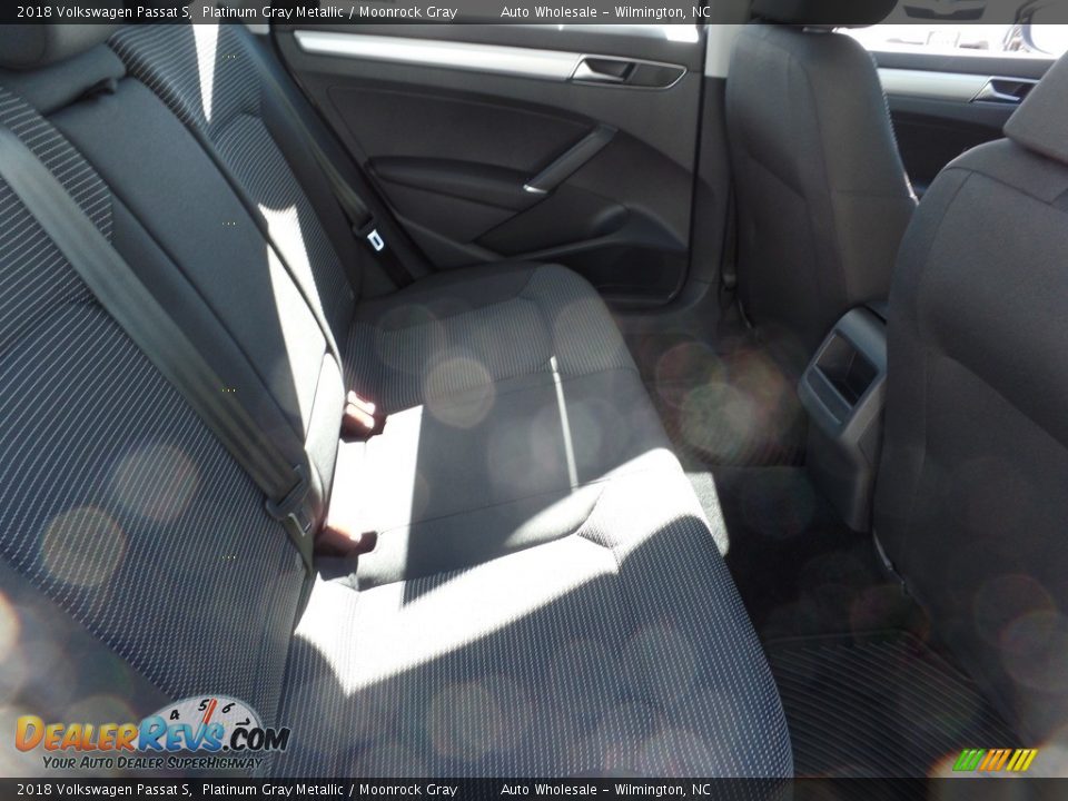 2018 Volkswagen Passat S Platinum Gray Metallic / Moonrock Gray Photo #14