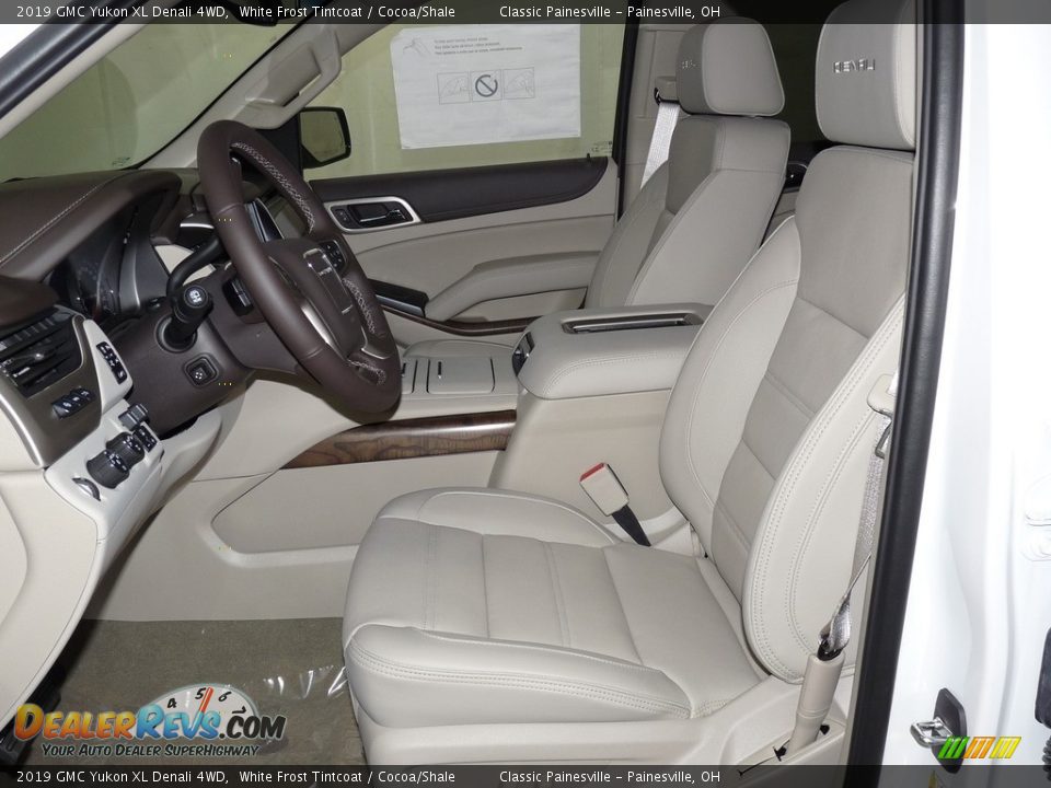 Front Seat of 2019 GMC Yukon XL Denali 4WD Photo #7