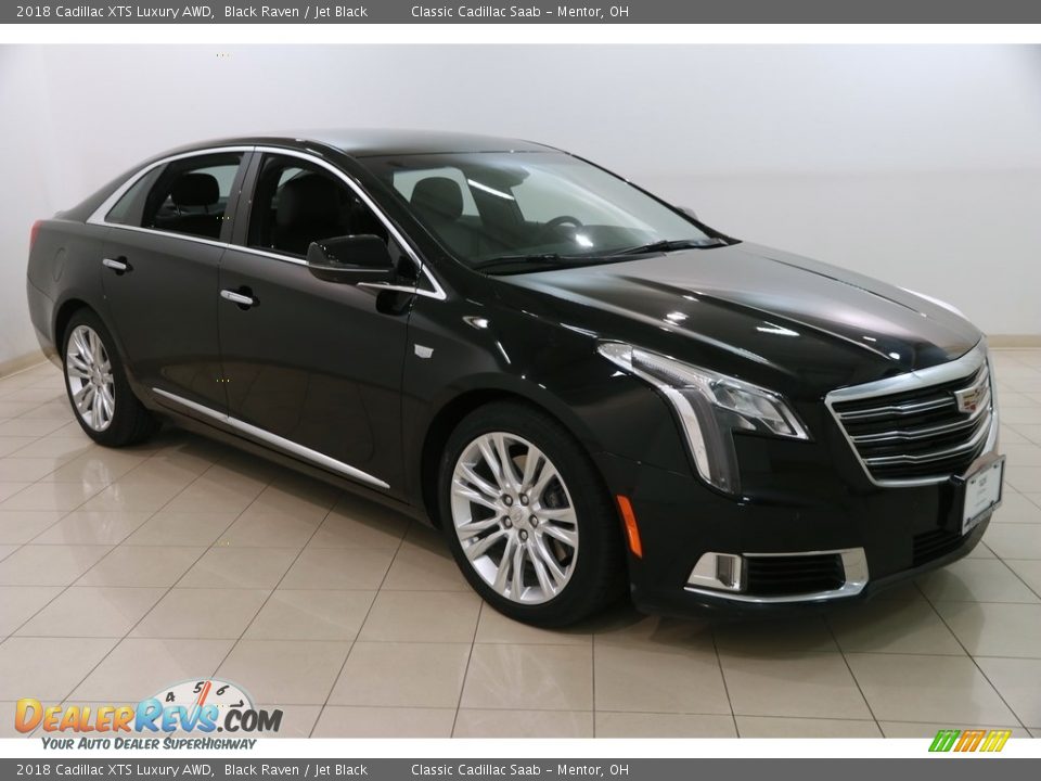 Front 3/4 View of 2018 Cadillac XTS Luxury AWD Photo #1