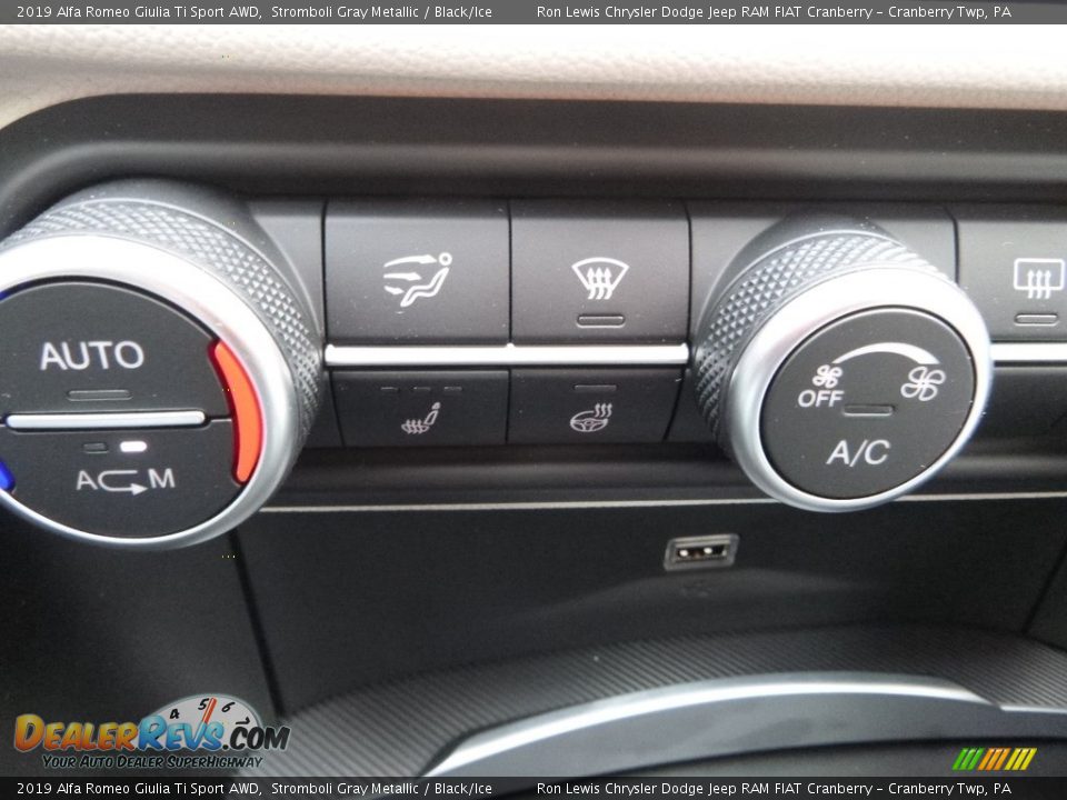 2019 Alfa Romeo Giulia Ti Sport AWD Stromboli Gray Metallic / Black/Ice Photo #26