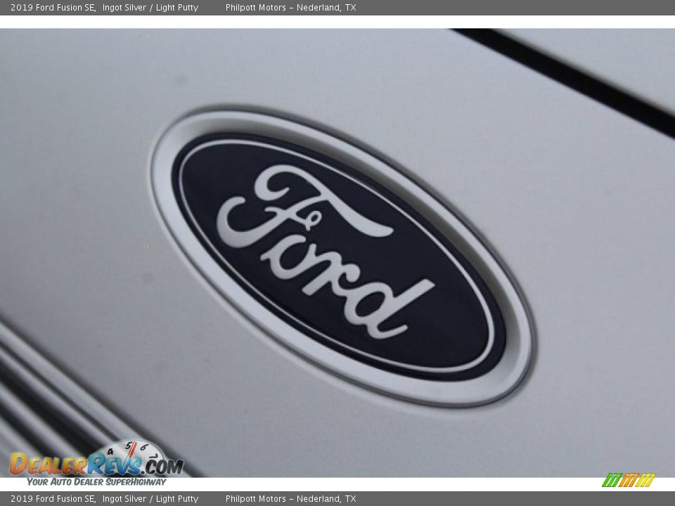 2019 Ford Fusion SE Logo Photo #4