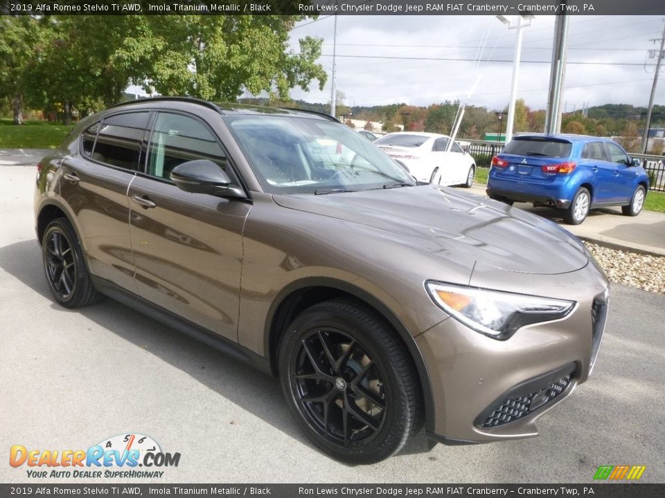 Front 3/4 View of 2019 Alfa Romeo Stelvio Ti AWD Photo #11