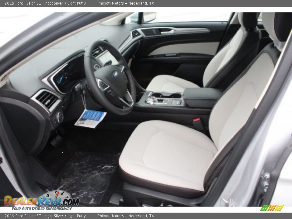 Light Putty Interior - 2019 Ford Fusion SE Photo #14