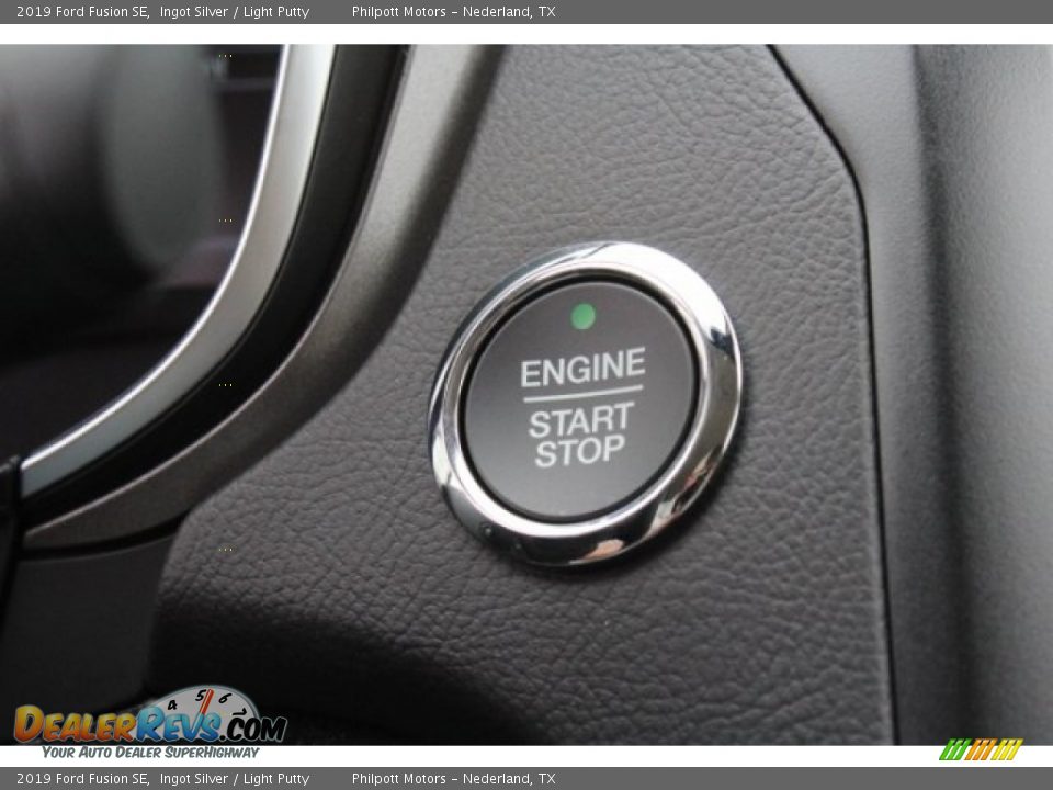 Controls of 2019 Ford Fusion SE Photo #18