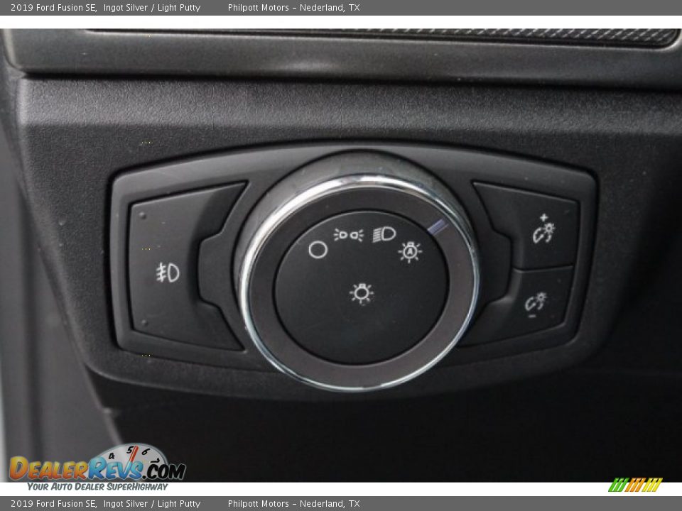 Controls of 2019 Ford Fusion SE Photo #24