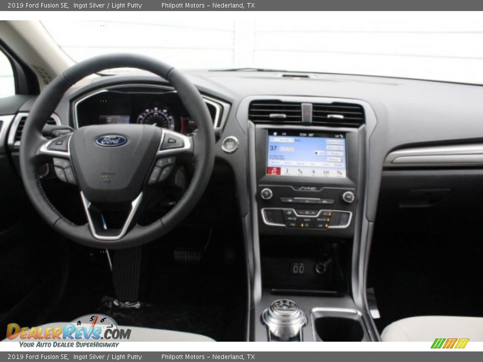 2019 Ford Fusion SE Ingot Silver / Light Putty Photo #27