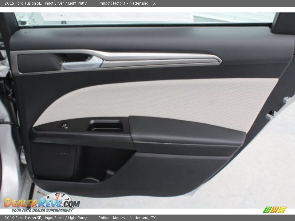 Door Panel of 2019 Ford Fusion SE Photo #30