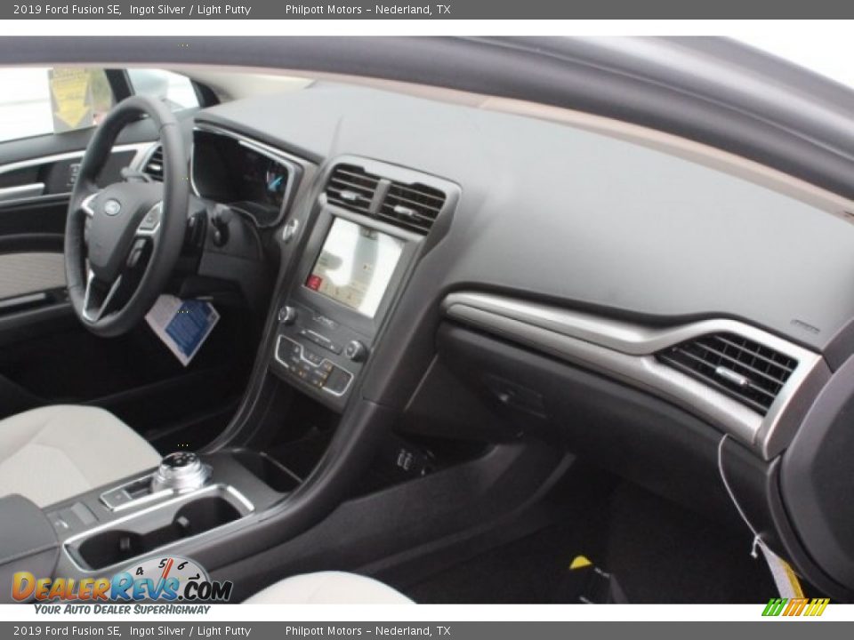 2019 Ford Fusion SE Ingot Silver / Light Putty Photo #33