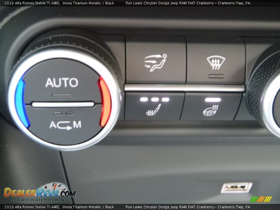 2019 Alfa Romeo Stelvio Ti AWD Imola Titanium Metallic / Black Photo #28