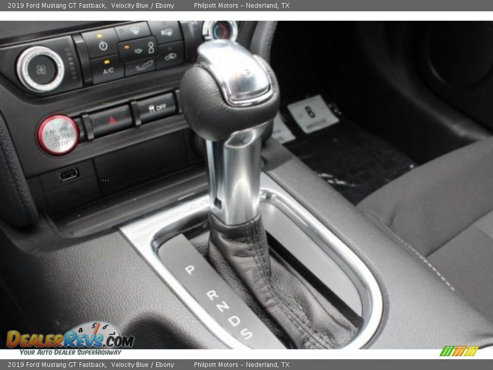 2019 Ford Mustang GT Fastback Shifter Photo #19