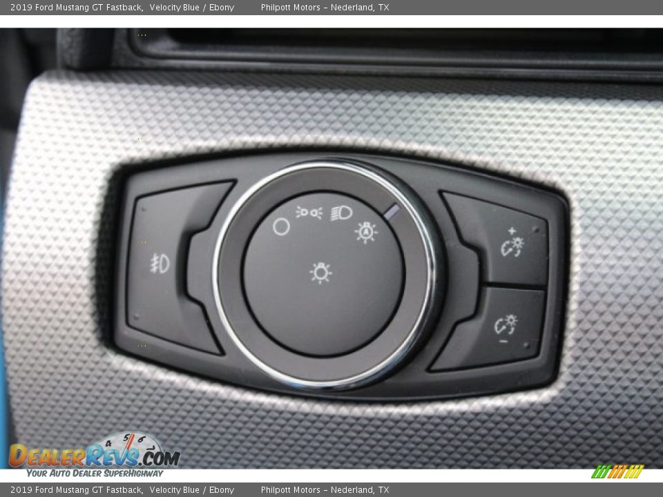 Controls of 2019 Ford Mustang GT Fastback Photo #24