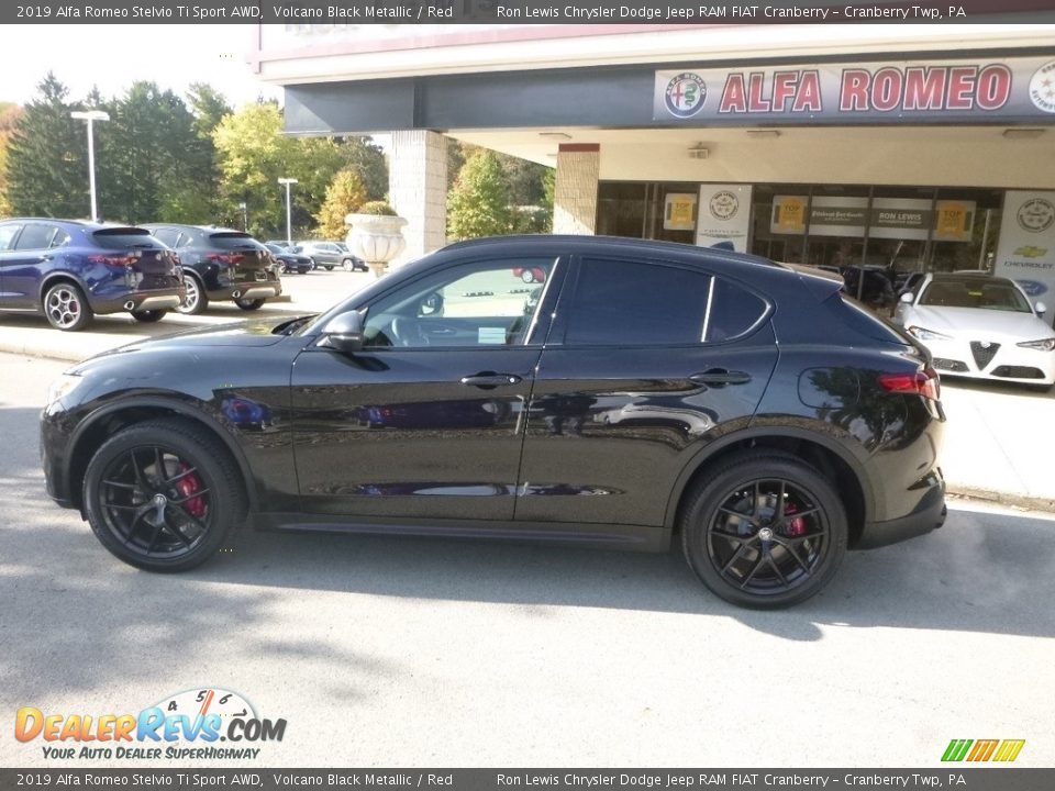 2019 Alfa Romeo Stelvio Ti Sport AWD Volcano Black Metallic / Red Photo #4