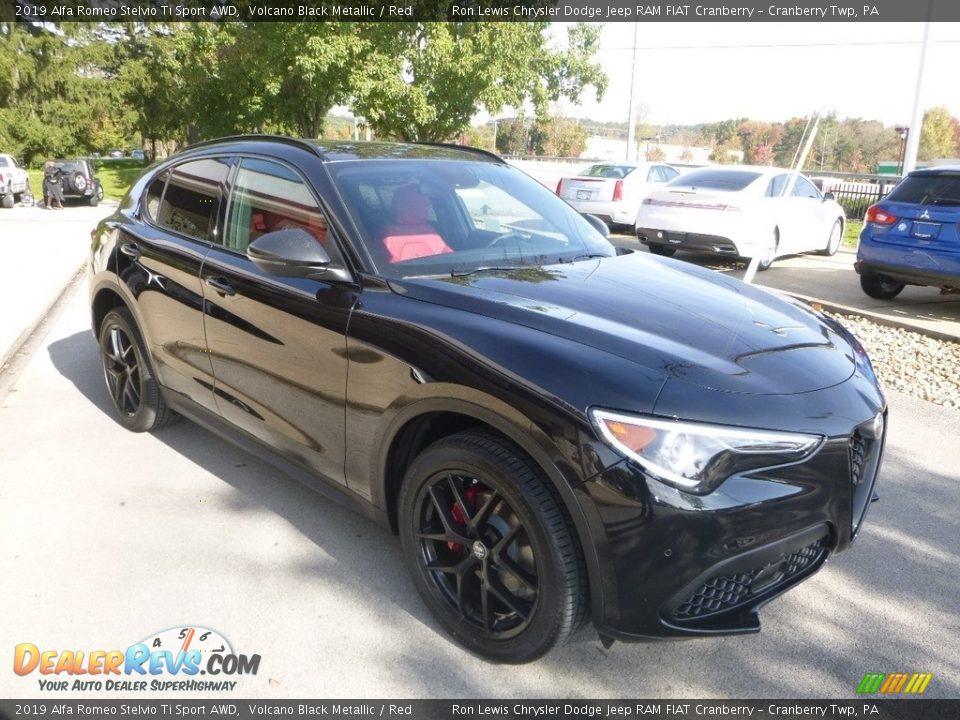 2019 Alfa Romeo Stelvio Ti Sport AWD Volcano Black Metallic / Red Photo #11