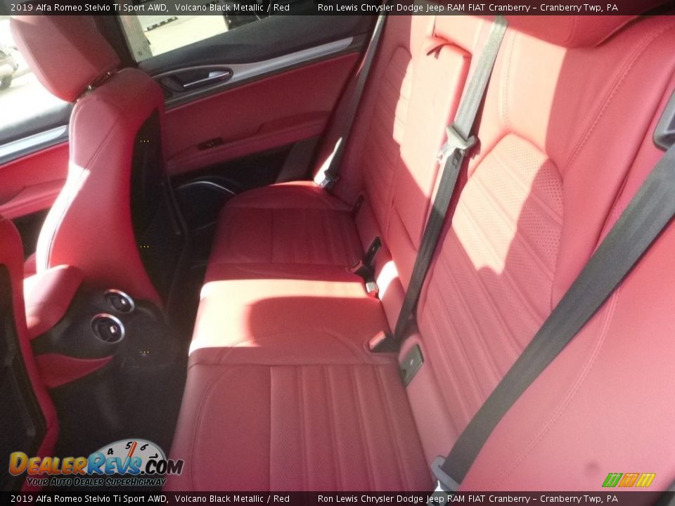 2019 Alfa Romeo Stelvio Ti Sport AWD Volcano Black Metallic / Red Photo #17