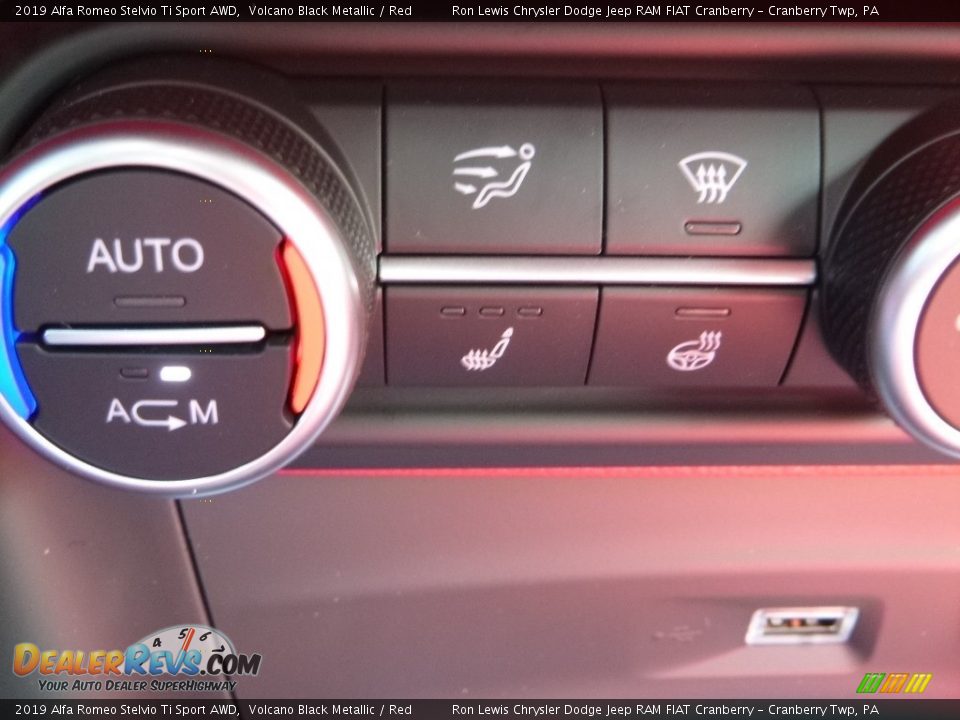 2019 Alfa Romeo Stelvio Ti Sport AWD Volcano Black Metallic / Red Photo #24