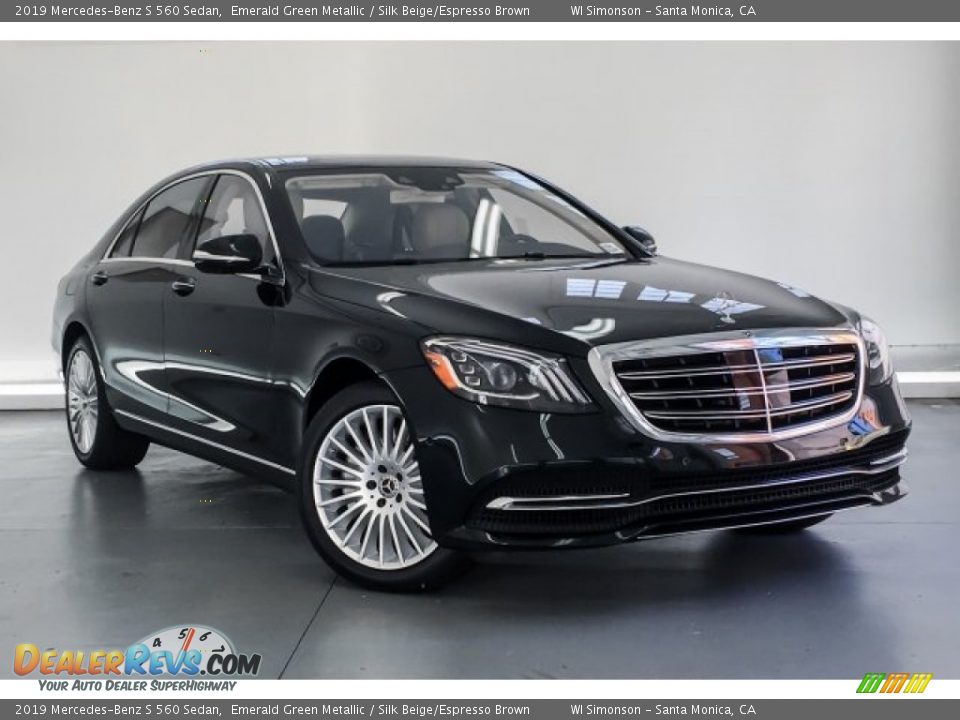 Front 3/4 View of 2019 Mercedes-Benz S 560 Sedan Photo #12