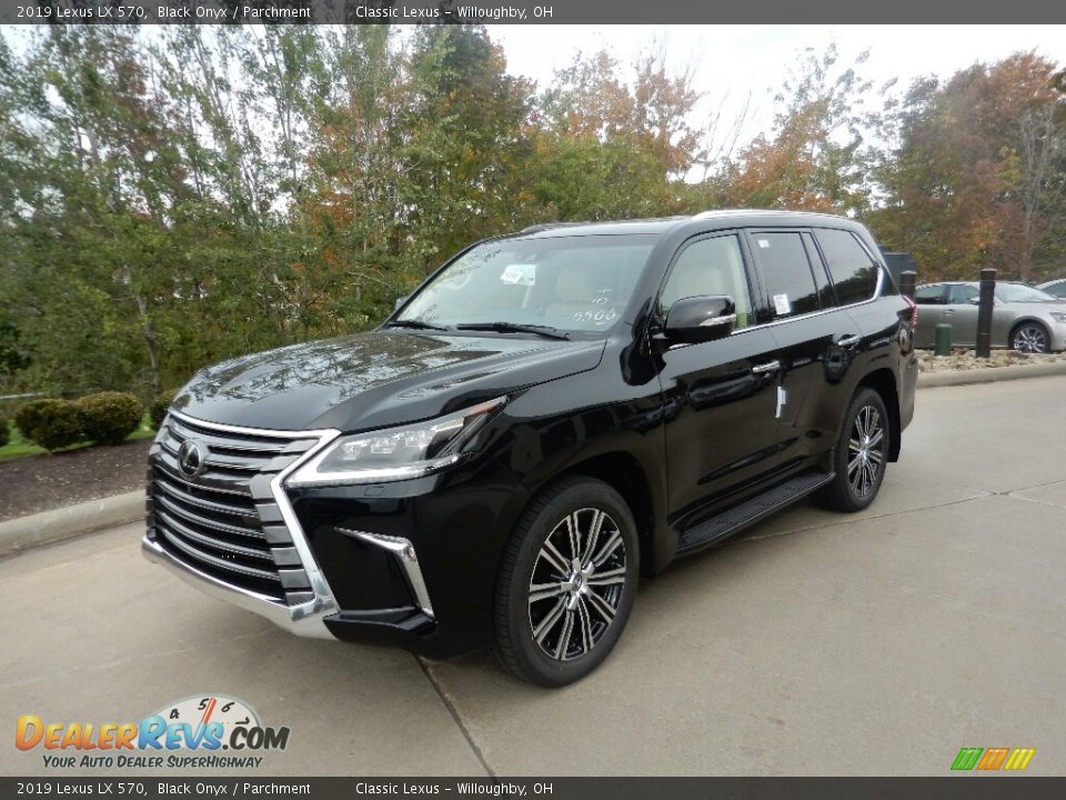 Front 3/4 View of 2019 Lexus LX 570 Photo #1