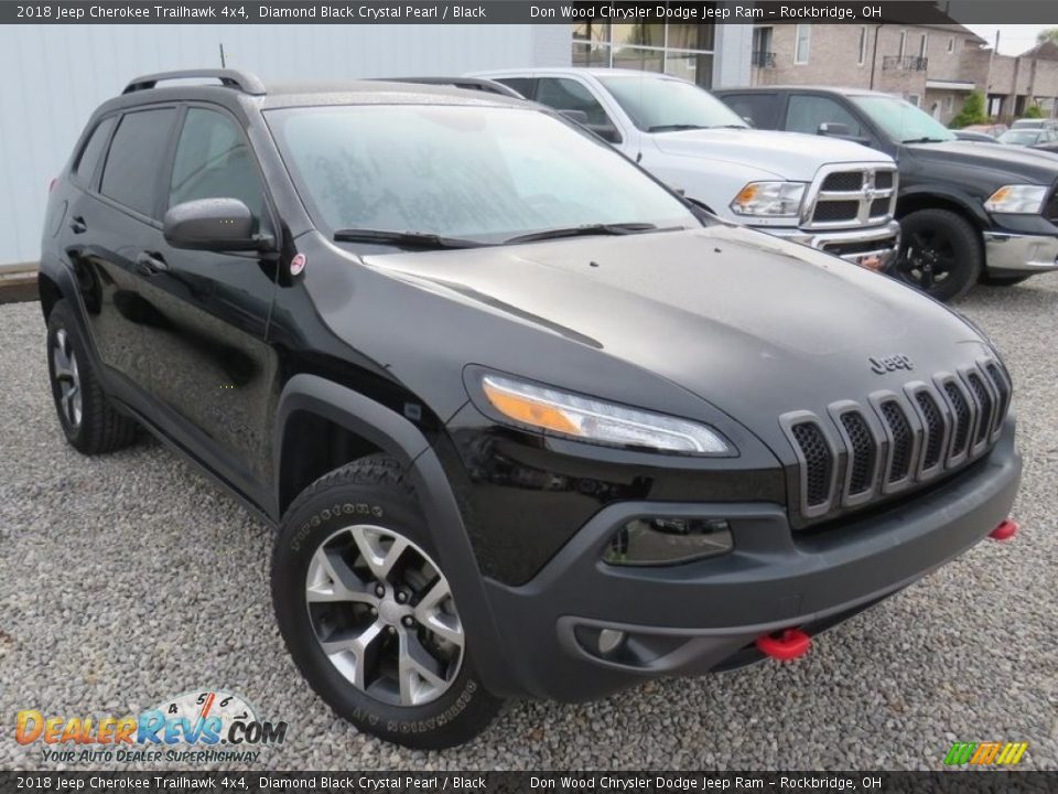 Front 3/4 View of 2018 Jeep Cherokee Trailhawk 4x4 Photo #5